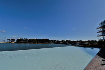 Venta apartamento 4 dormitorios frente al mar La Barra Punta del Este  -