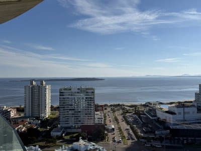 Apartamento en alquiler temporario Playa Mansa 2 dormitorios  -
