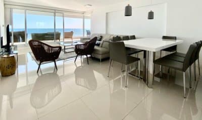 Apartamento en venta playa Mansa Punta del Este  -