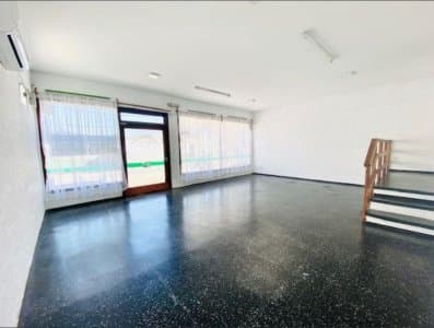 OPORTUNIDAD DE INVERSION EN CENTRO DE MALDONADO CASA CON EXCELENTE UBICACION Y BUEN TERRENO  -