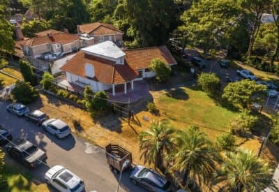 Excelente chalet de 5 dormitorios en venta a pasos de Playa Mansa Punta del Este  -