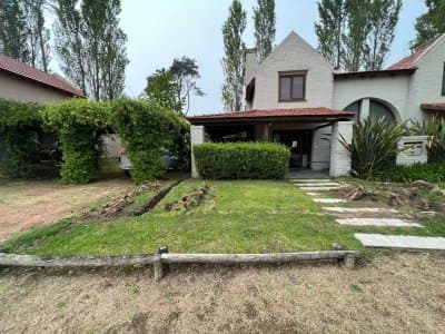 Alquiler temporario en excelente casa de 2 dormitorios en barrio privado en Pinares  -