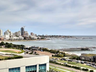 Apartamento en venta casia  estrenar con garage a 50 metros del mar en Punta del Este
