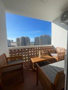 Apartamento de 2 dormitorios con balcón a metros del mar en Playa Mansa