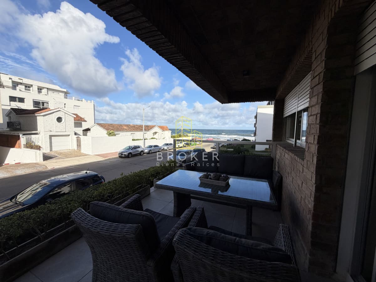 Oportunidad Vista al Mar Peninsula Apartamento de 4 Dormitorios Punta del Este