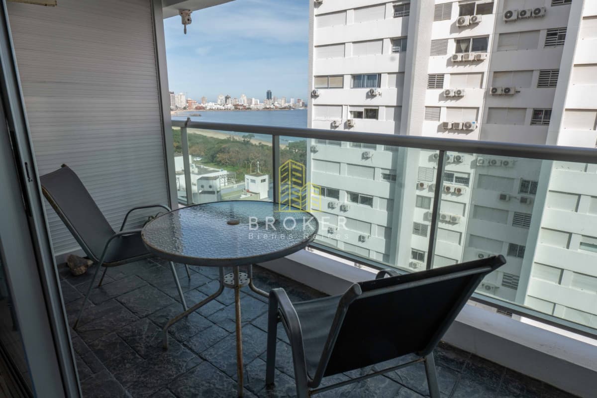 Venta  departamento 1 dormitorio en la Mansa con cochera