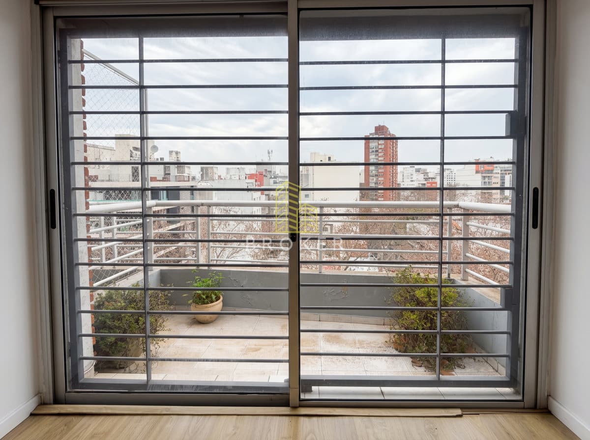 Venta Apartamento 2 dormitorios Pocitos Piso alto y garage!