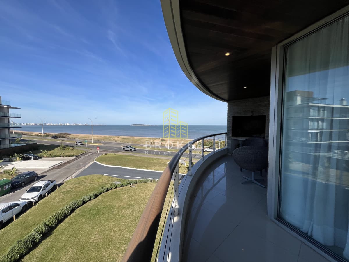 Apartamento en Venta 2 Dormitorios Frente al Mar en Playa Mansa Punta del Este
