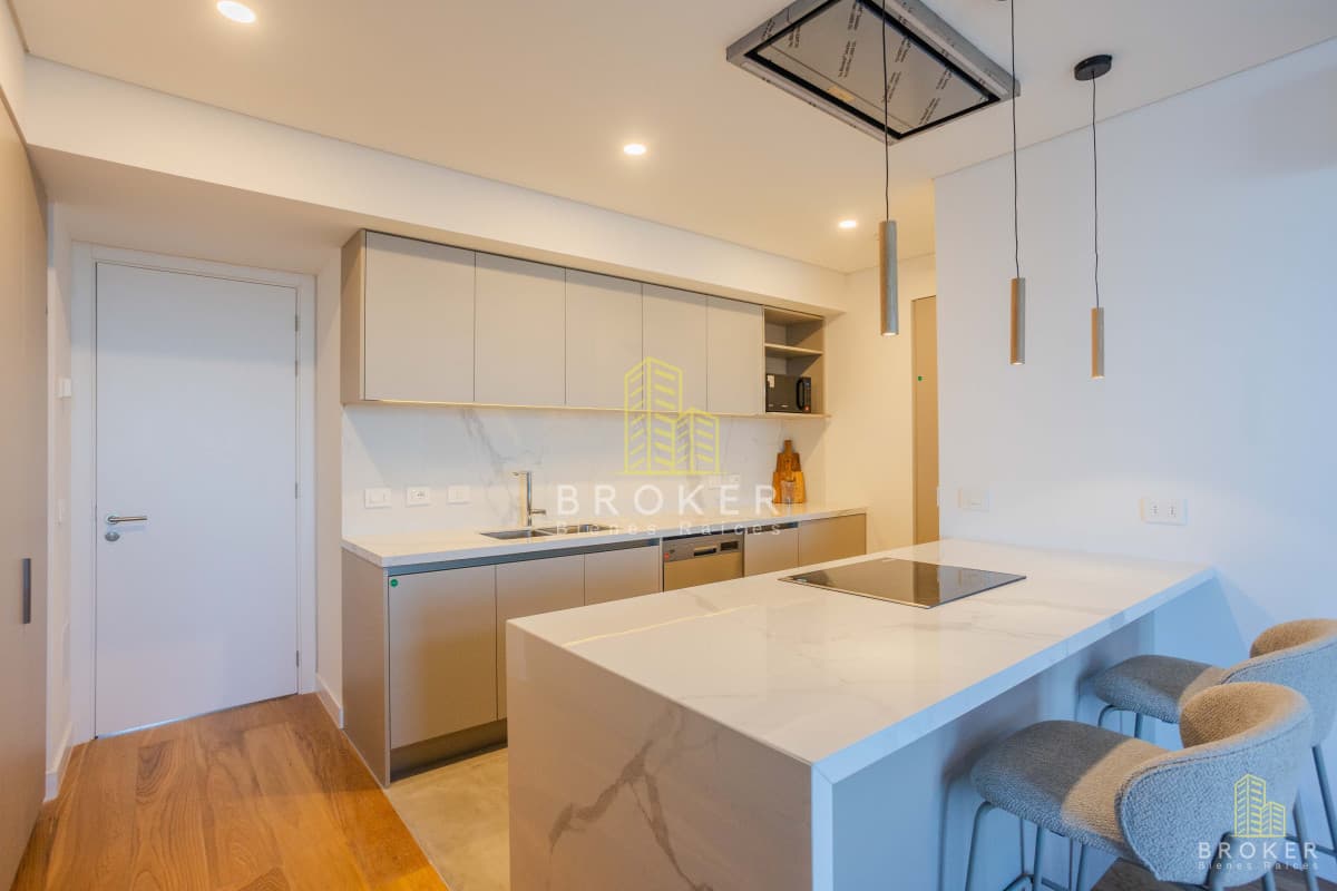 Apartamento en Rambla de Carrasco 4 dormitorios 5 baños