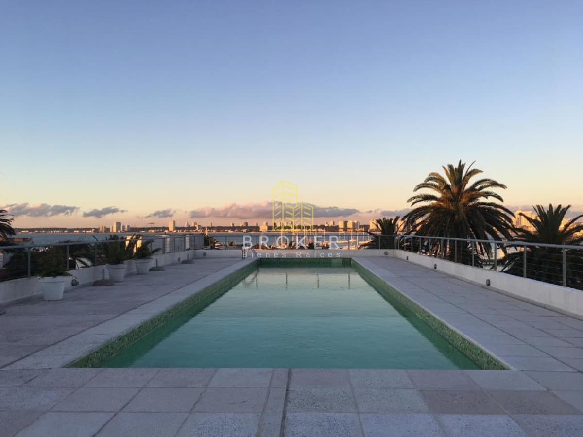 Alquiler anual de monoambiente en Punta del Este a media cuadra del puerto!