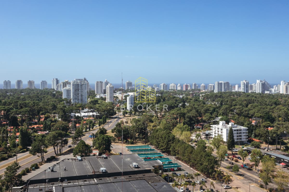Venta Apartamento en Roosevelt Punta del Este, 4 dormitorios, 4 baños  y ameniti