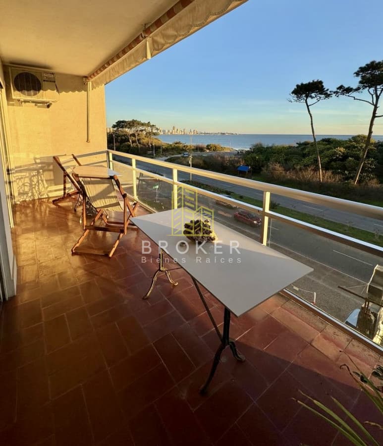 ¡RESERVADO! Departamento Punta del Este con vista directa al mar!
