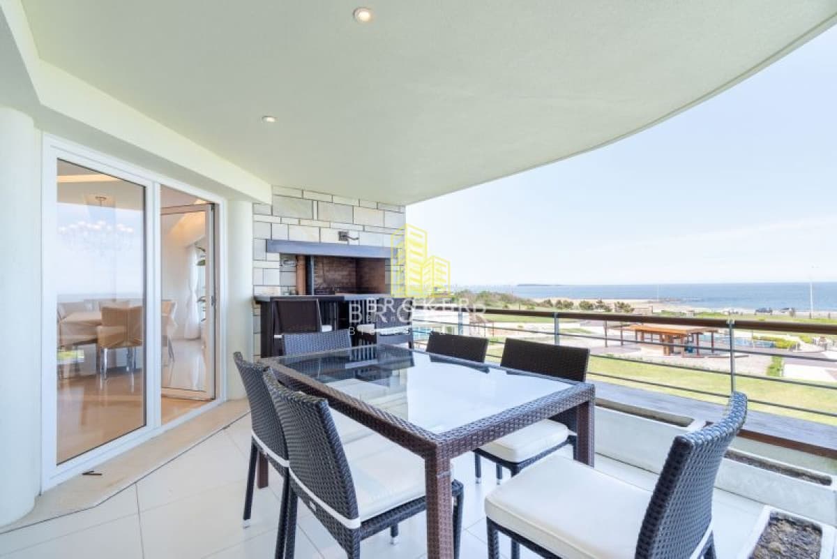 Venta Apartamento 4 dormitorios Playa Mansa Punta Del Este Veramansa