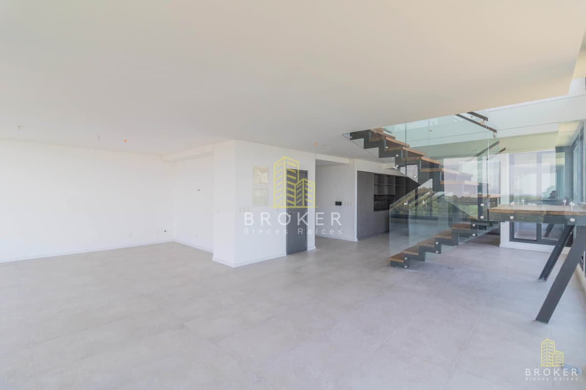 Venta Apartamento Duplex en Carrasco Boating, 4 suites