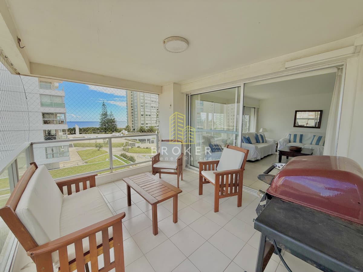 Venta Apartamento Mansa Punta del Este vista al mar 3 dormitorios