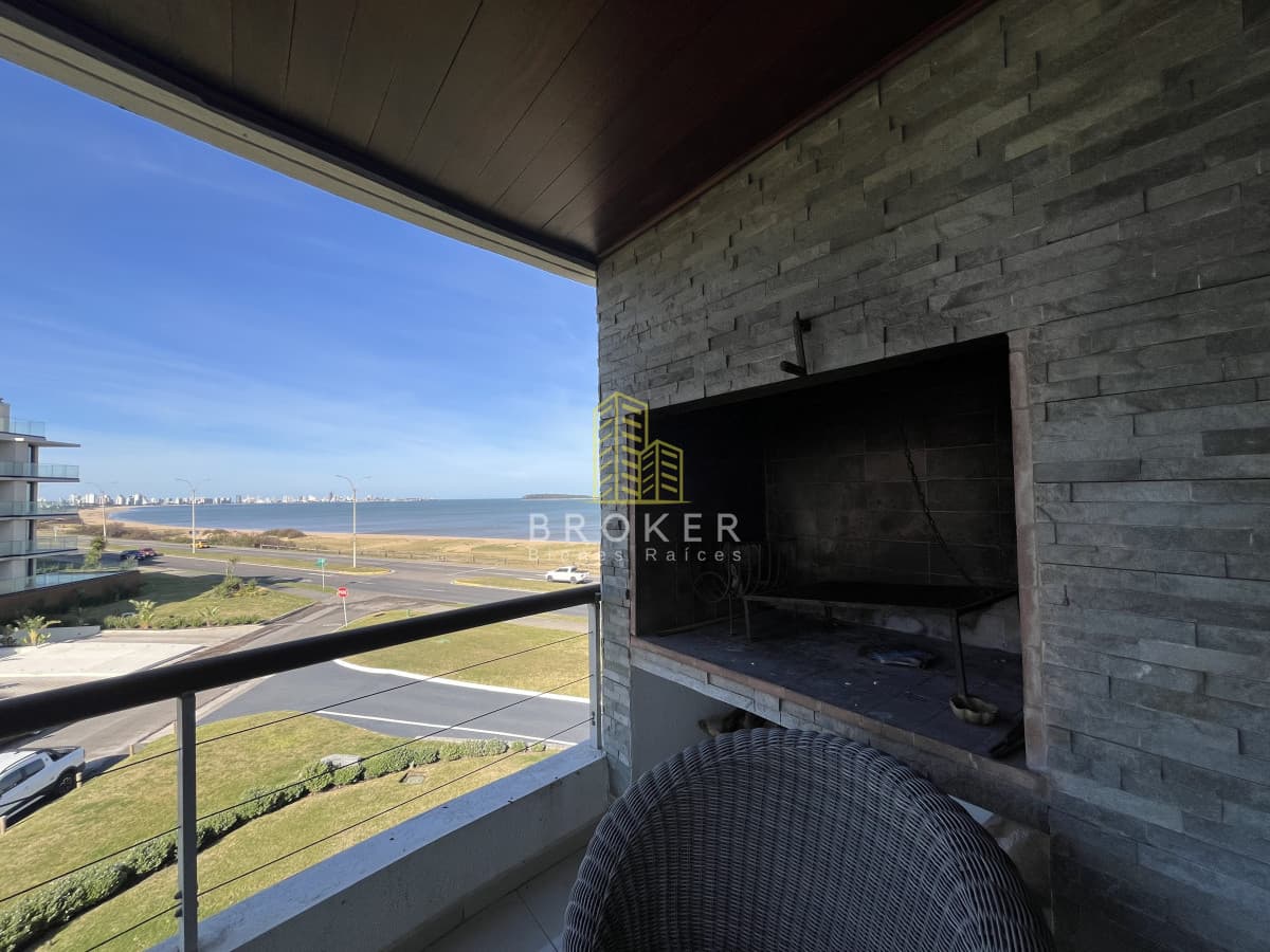 Apartamento en Venta 2 Dormitorios Frente al Mar en Playa Mansa Punta del Este