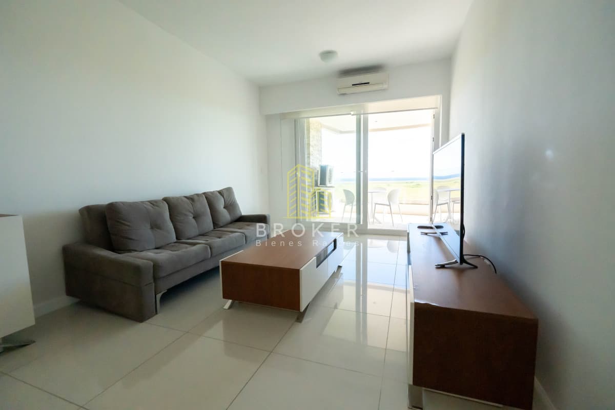 Apartamento en Venta 2 dormitorios con vista al mar Mansa Pinares AZURE TOWERS.  Punta del Este Uruguay