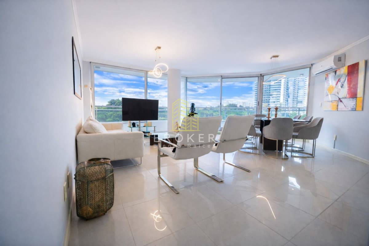 Venta de impresionante departamento de 4 dormitorios y 5 baños en Roosvelt