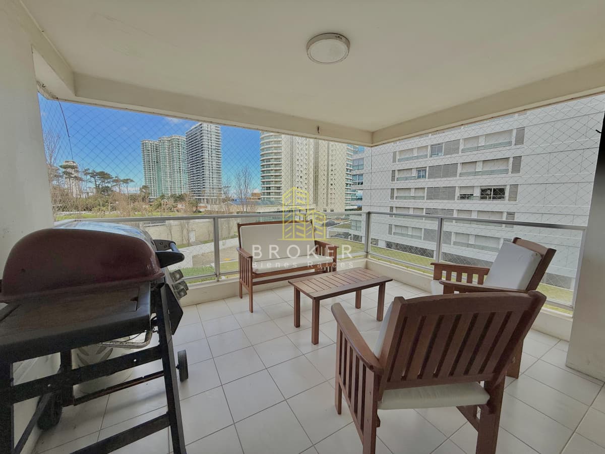 Venta Apartamento Mansa Punta del Este vista al mar 3 dormitorios