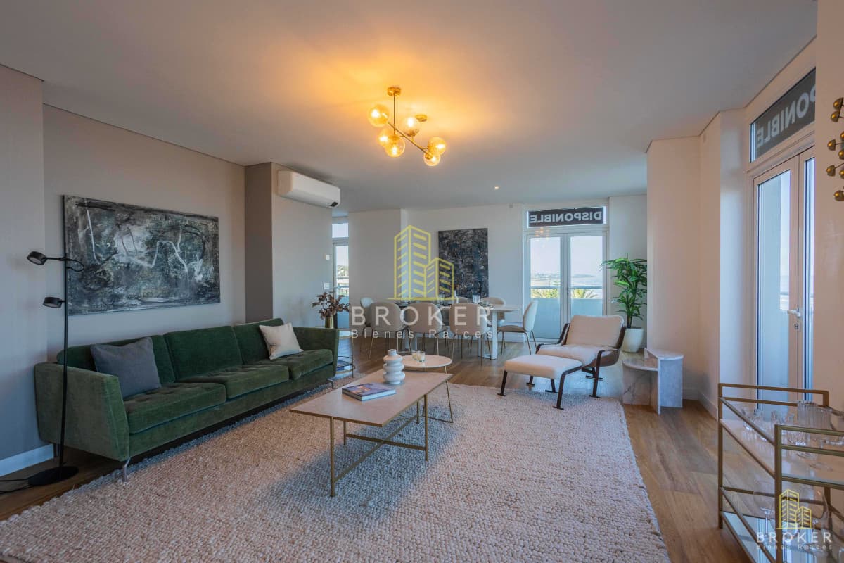 Apartamento en Rambla de Carrasco 4 dormitorios 5 baños