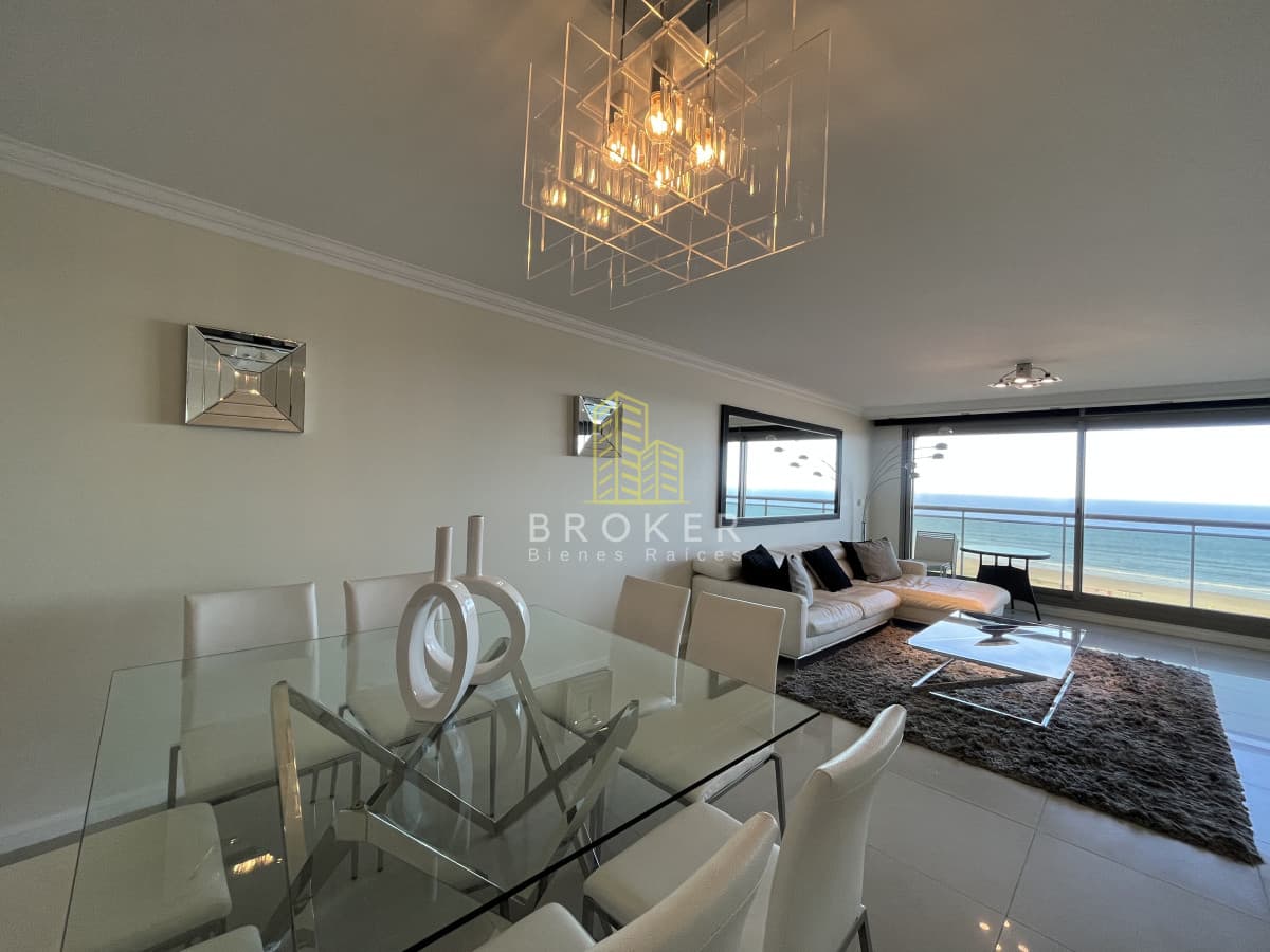 Apartamento de 3 Dormitorios Vista al Mar en Playa Brava Primera Linea Punta del Este