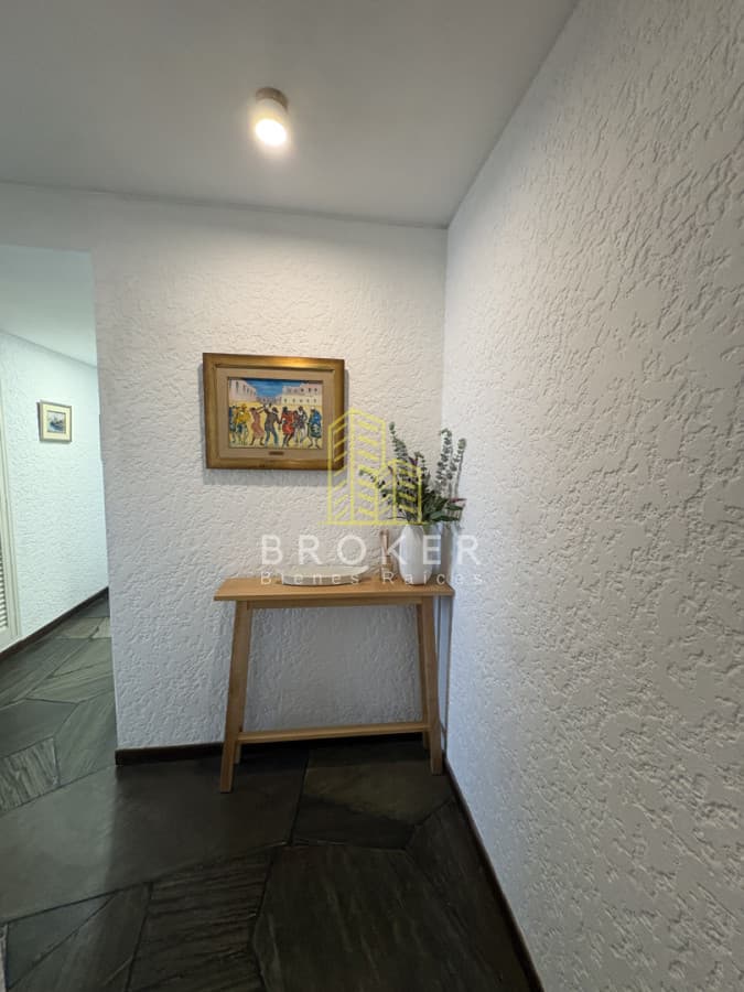 Venta Departamento en el Puerto de Punta del Este, con vista al mar