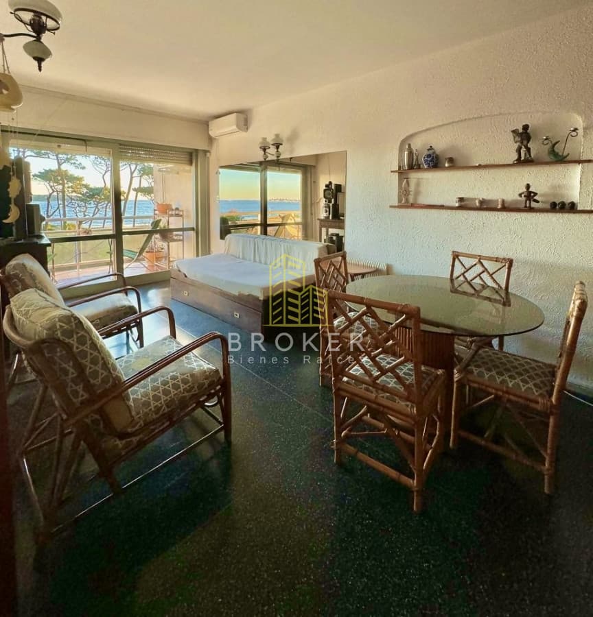 ¡RESERVADO! Departamento Punta del Este con vista directa al mar!