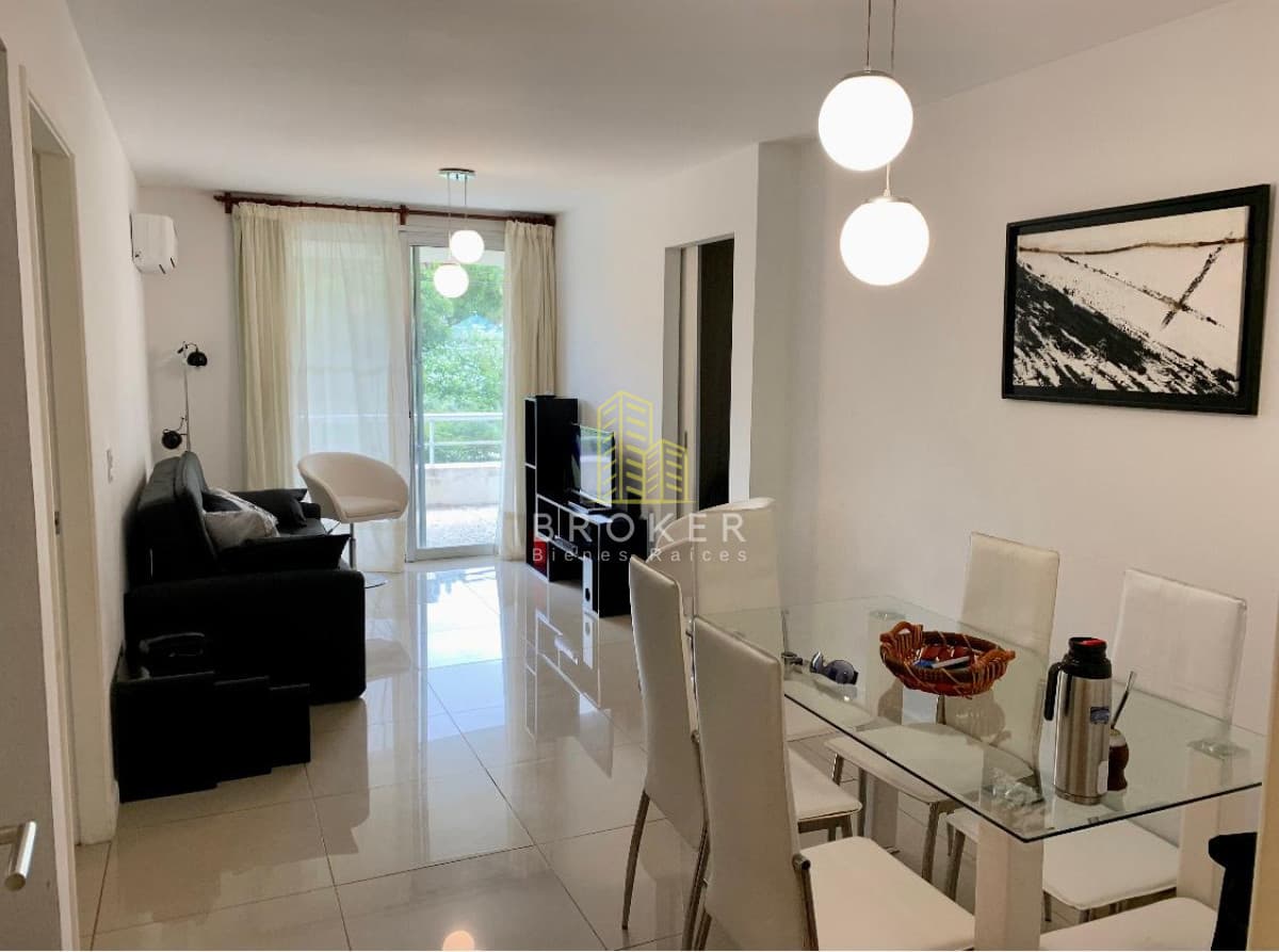 Alquiler Departamento 2 dormitorios Punta del Este en temporada en edificio con amenities en Punta del Este