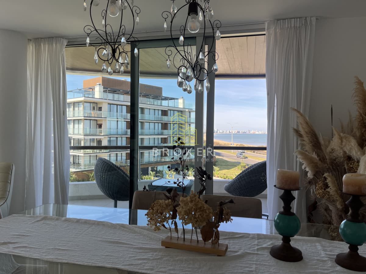Apartamento en Venta 2 Dormitorios Frente al Mar en Playa Mansa Punta del Este