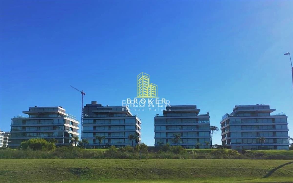 Venta Apartamento de 3 Dormitorios en Playa Brava Punta del Este