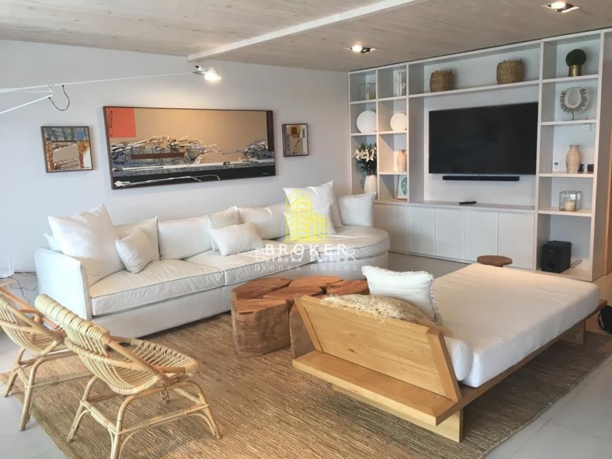 Venta Apartamento de 3 Dormitorios en Playa Brava Punta del Este