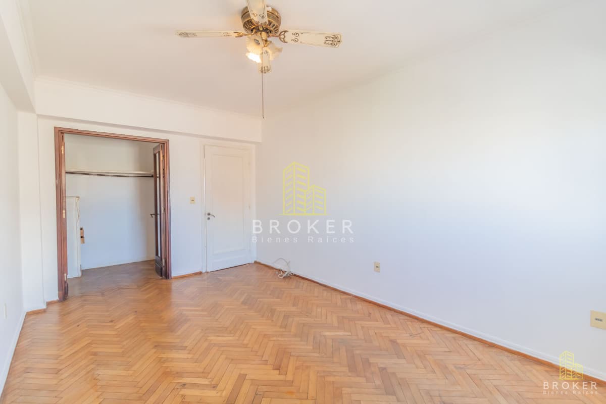 Venta Apartamento en el Centro Montevideo, 4 dormitorios
