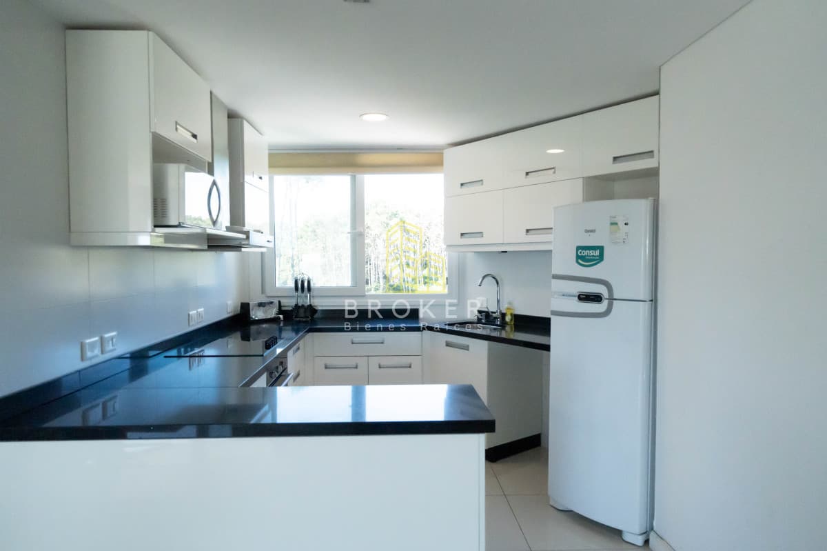 Apartamento en Venta 2 dormitorios con vista al mar Mansa Pinares AZURE TOWERS Punta del Este Uruguay
