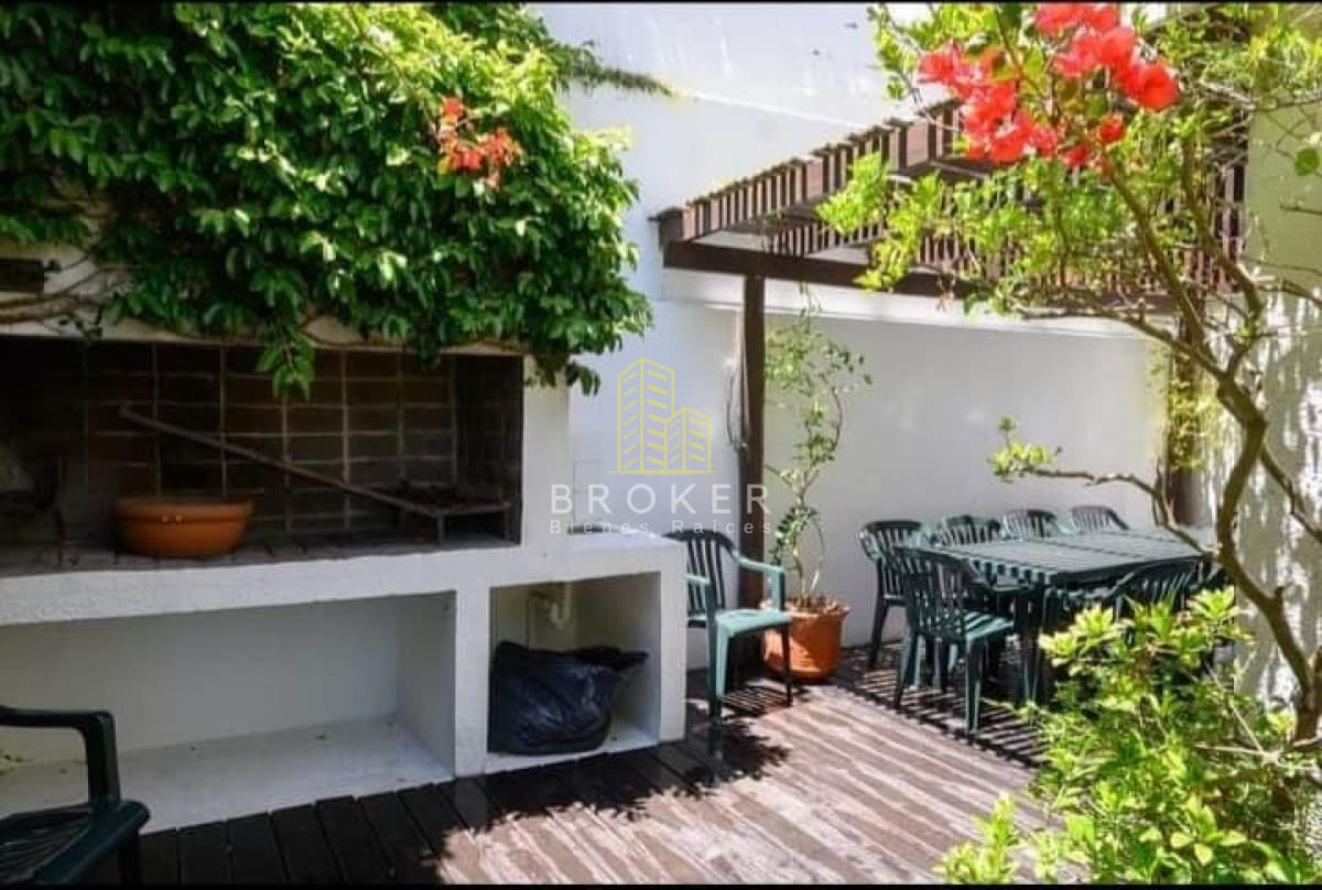 Alquiler temporario de departamento en Península, 3 dormitorios a media cuadra de la rambla, Punta del Este