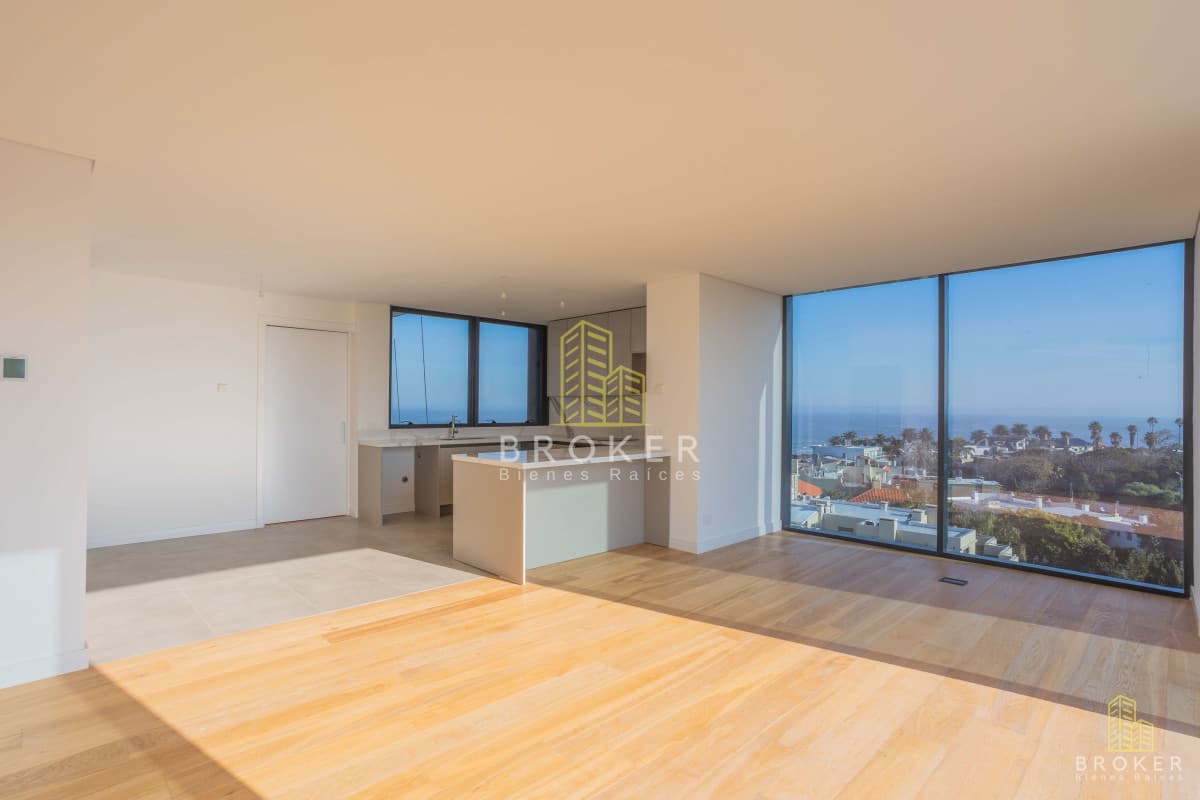 Duplex en venta en Rambla de Carrasco 268 m2 cubiertos 46 m2 terraza