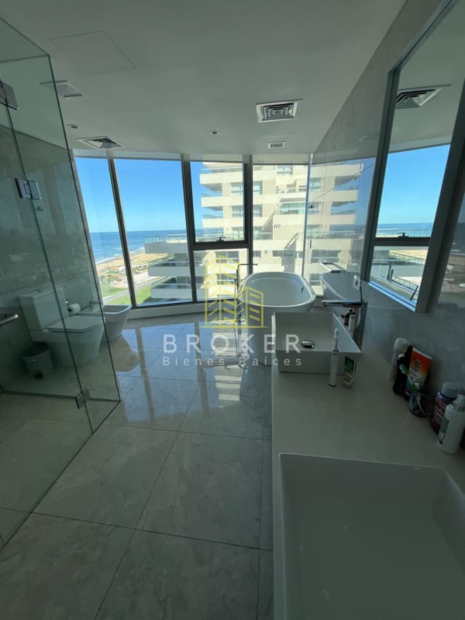 Alquiler de exclusivo departamento en trump tower de 3 dormitorios + servicio con excepcionales vistas