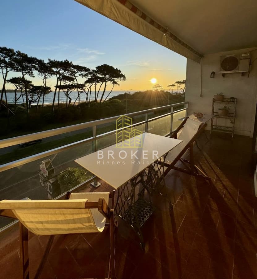 ¡RESERVADO! Departamento Punta del Este con vista directa al mar!