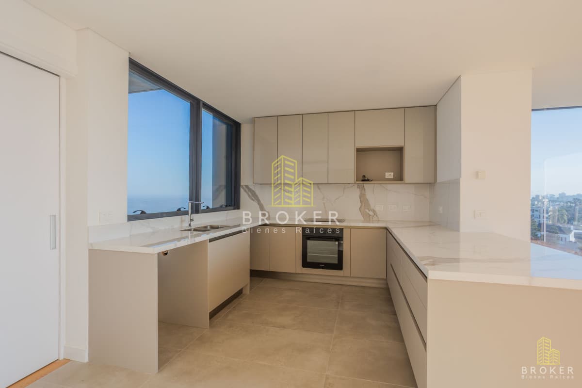 Duplex en venta en Rambla de Carrasco 268 m2 cubiertos 46 m2 terraza