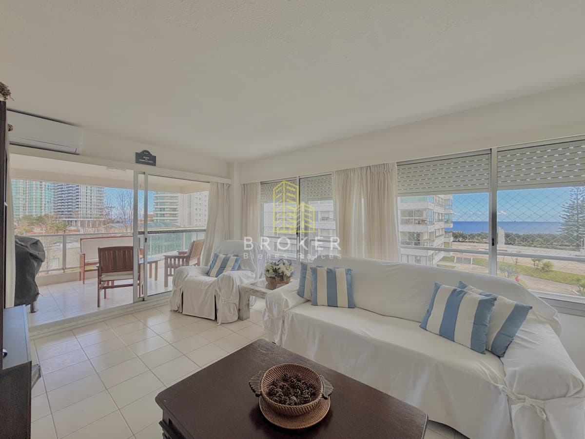 Venta Apartamento Mansa Punta del Este vista al mar 3 dormitorios