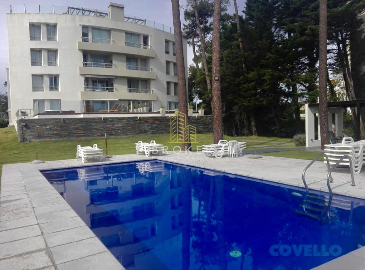 Alquiler Departamento 2 dormitorios Punta del Este en temporada en edificio con amenities en Punta del Este