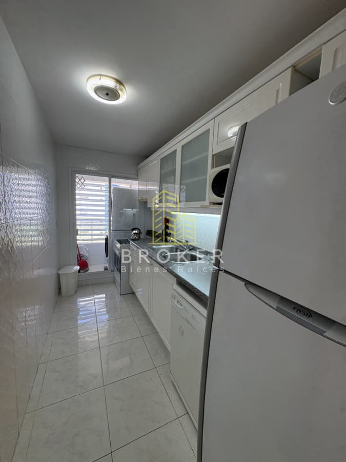 Venta y alquiler anual de departamento en primera linea piso alto