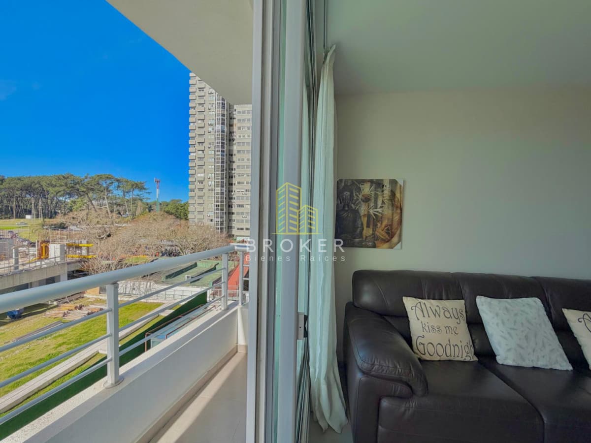 Venta apartamento 2 dormitorios Torre Greenlife punta del este