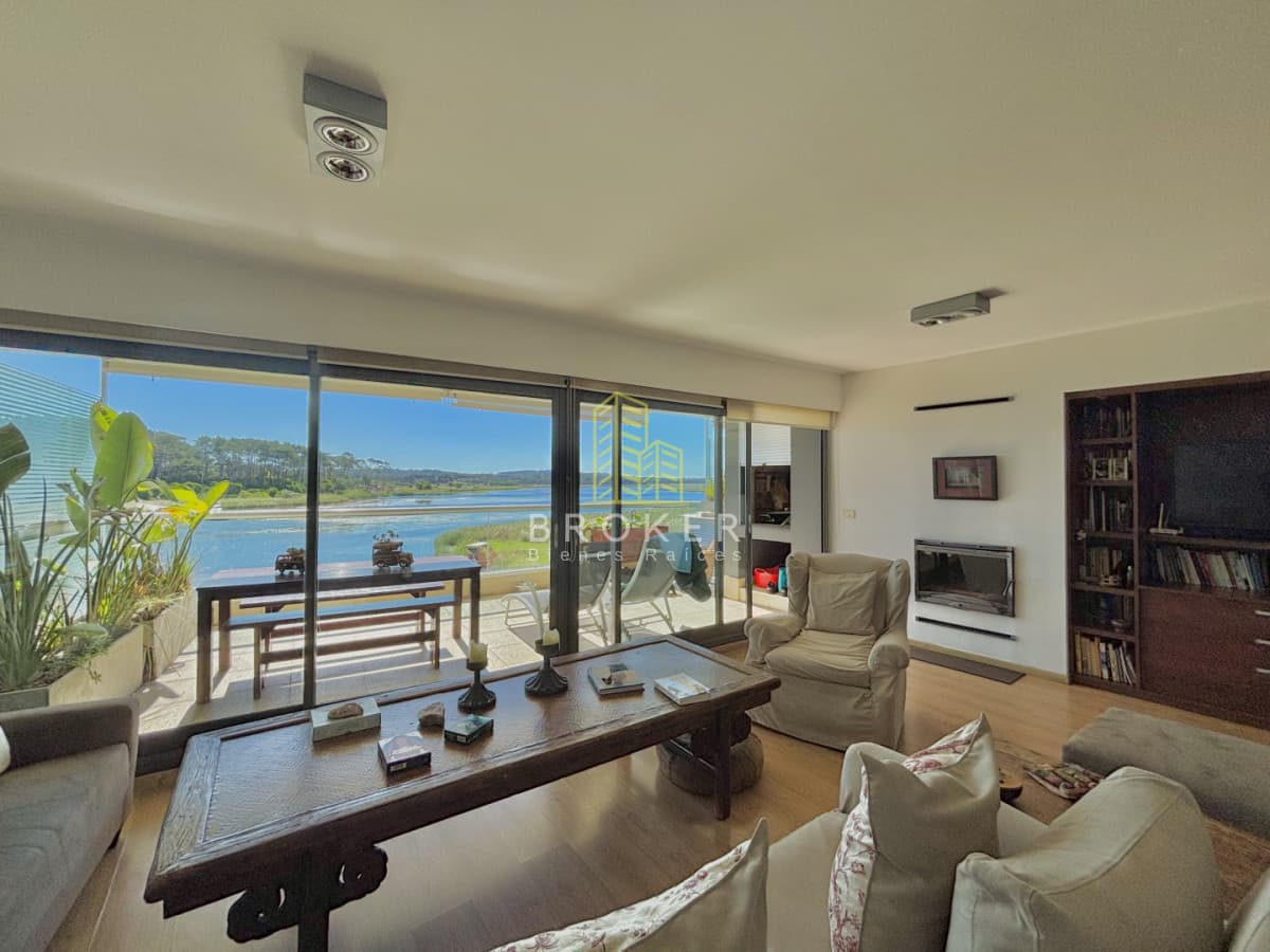 venta apartamento punta del este vista a la laguna parrilero y estufa a leña