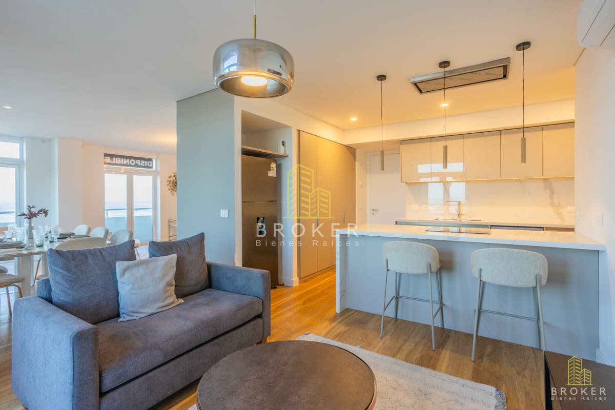 Apartamento en Rambla de Carrasco 4 dormitorios 5 baños