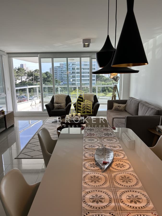 Alquiler de lujoso apartamento en la mejor zona de Punta del Este. Uruguay