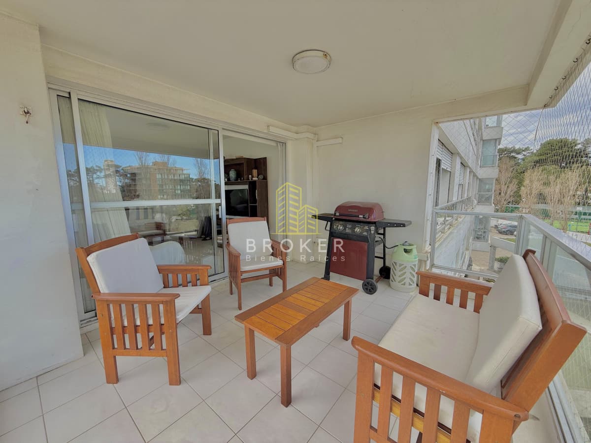 Venta Apartamento Mansa Punta del Este vista al mar 3 dormitorios