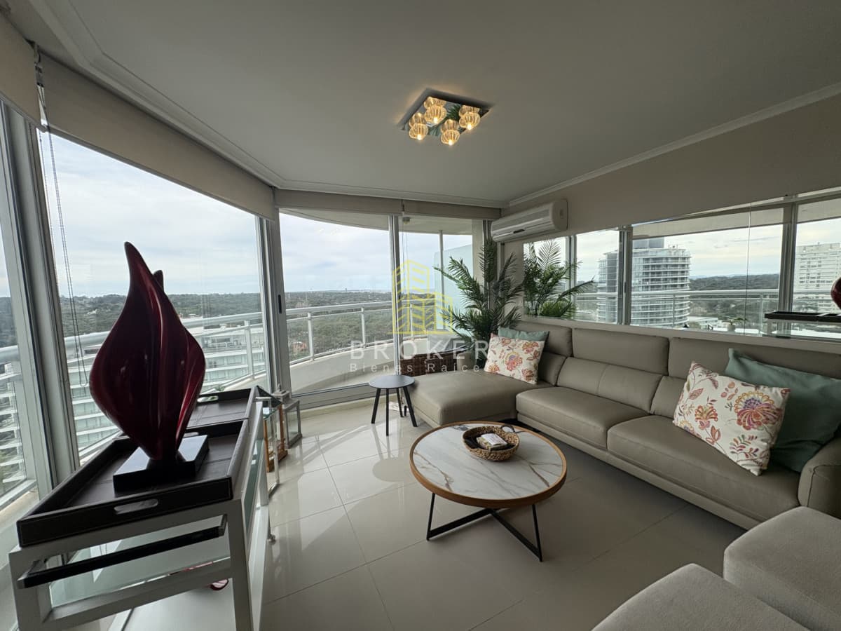 Alquiler de departamento de 3 suites en muy buena torre con servicios en playa brava