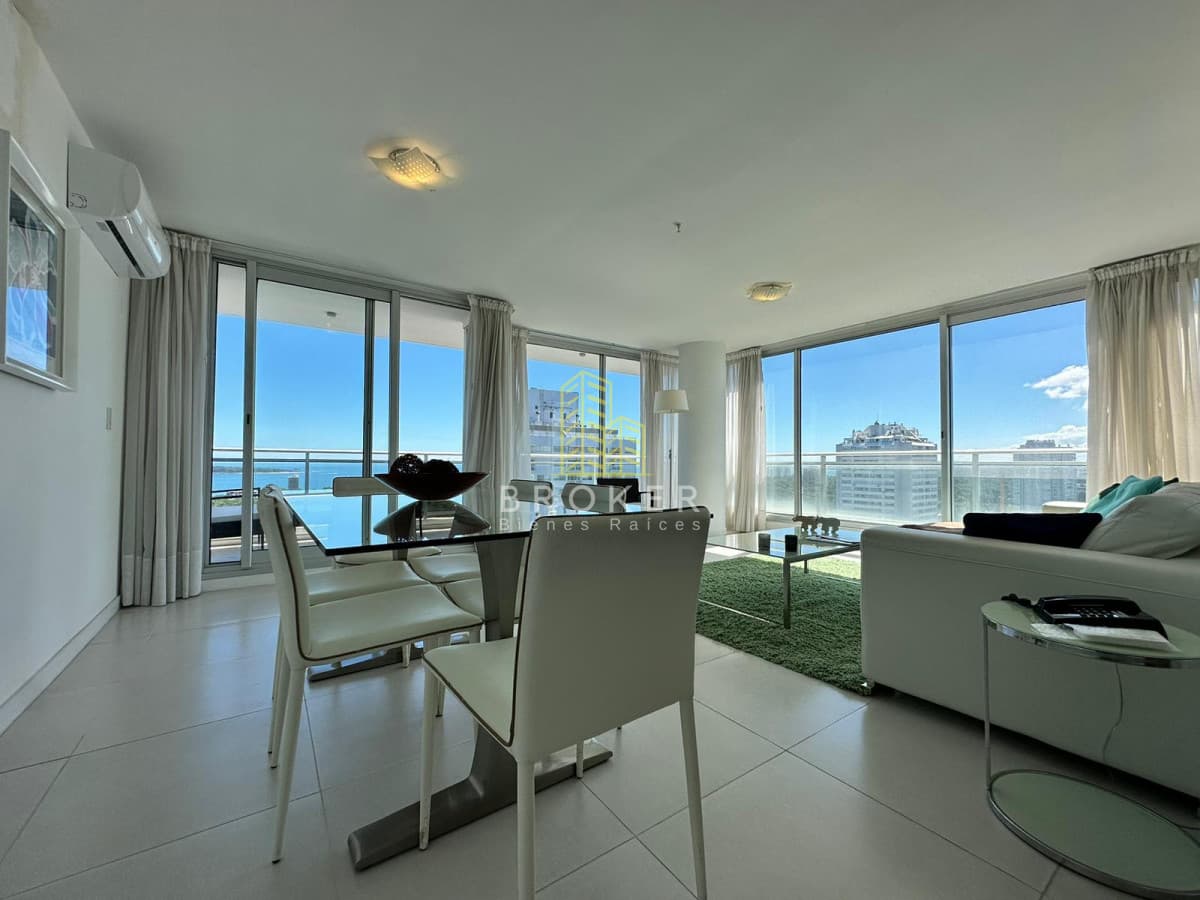 Venta de apartamento de dos dormitorios en Roosevelt