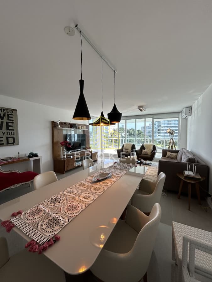 Alquiler de lujoso apartamento en la mejor zona de Punta del Este. Uruguay