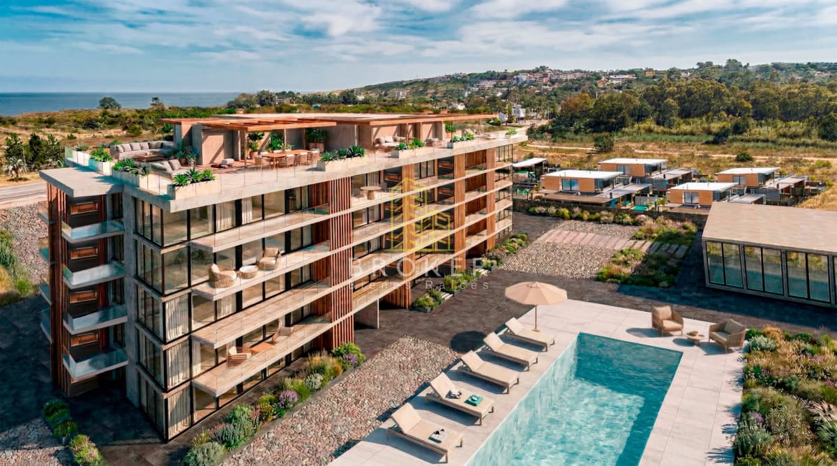 venta apartamento tres dormitorio frente al mar Punta del Este